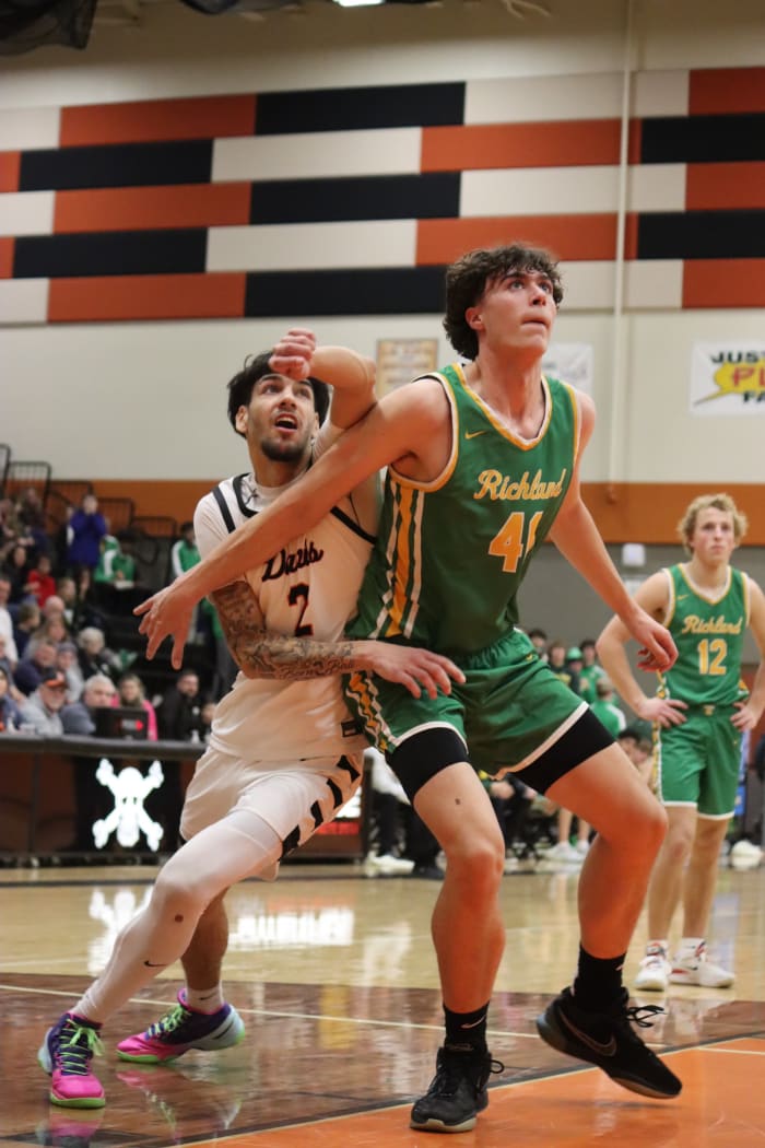 Davis' Blake Garza, left, and Richland's Luke Westerfield during a nonleague game Dec. 29, 2023.